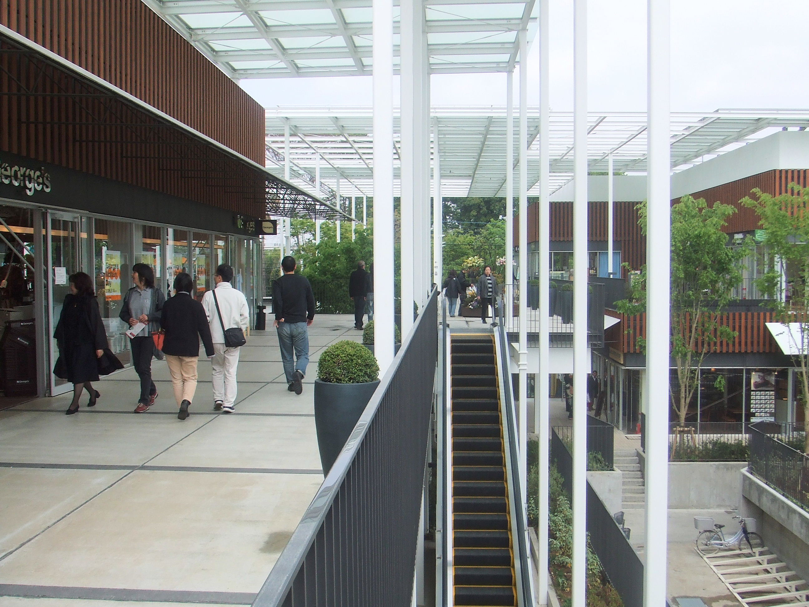 小さい敷地に地域密着テンコ盛り 次世代商店街 ライフスタイルセンター 立川に現る Blog De 八王子 館ヶ丘団地