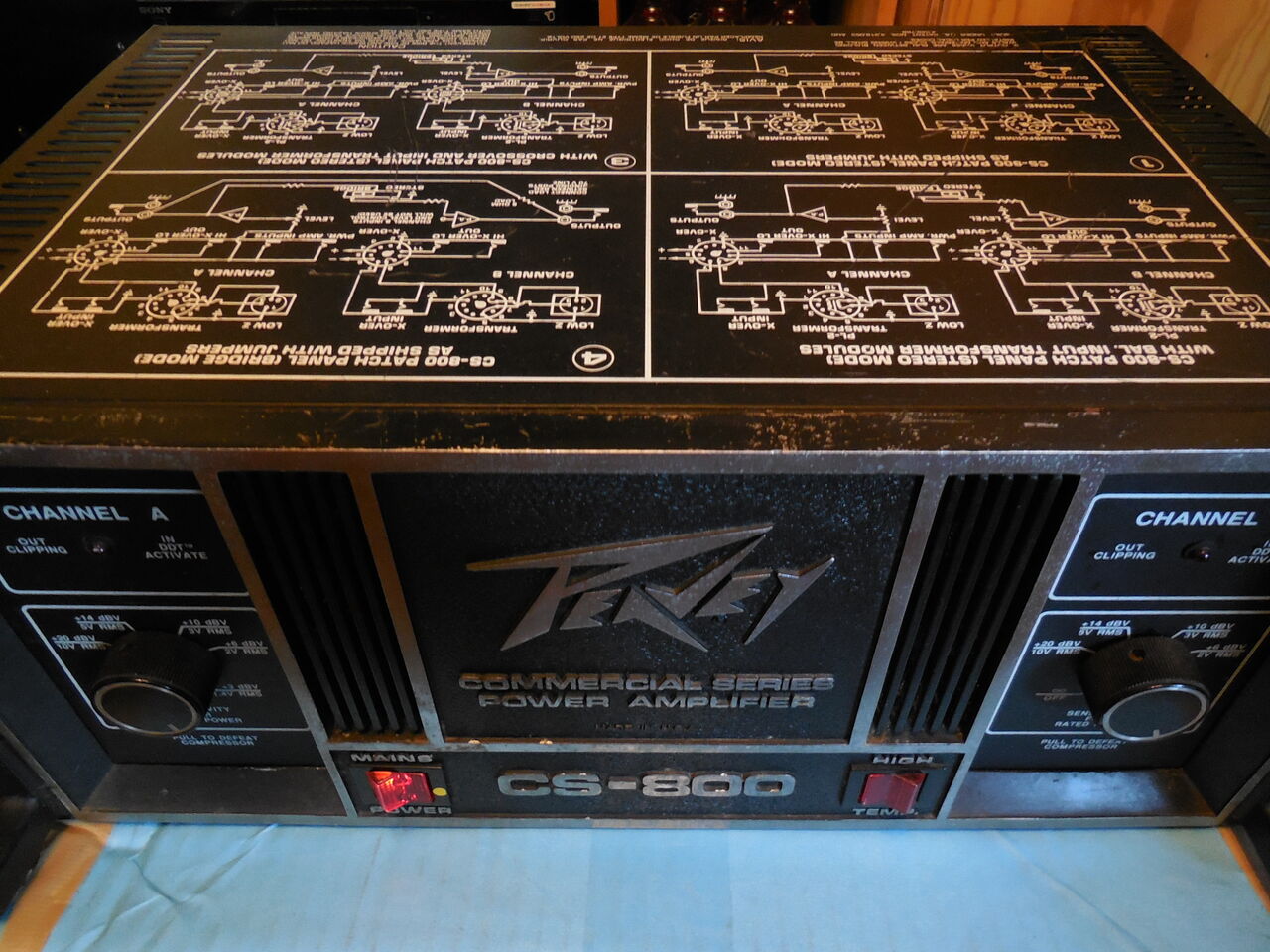 PEAVEY CS-800 Power Ampを試してみよう : B級オーディオ奮戦記 PEAVEY CS-800 Power Ampを試してみよう : B級オーディオ奮戦記