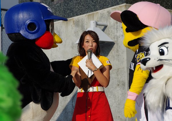 マツダオールスターゲーム13 In 札幌 マスコットステージpart1 Marines Times ちば時々つば