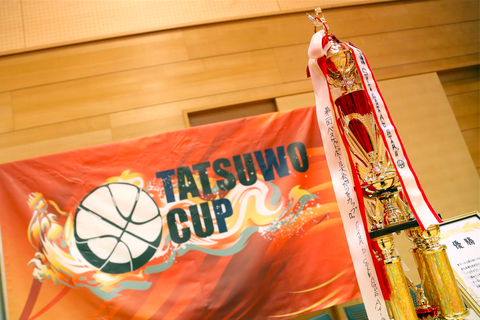 優勝トロフィー