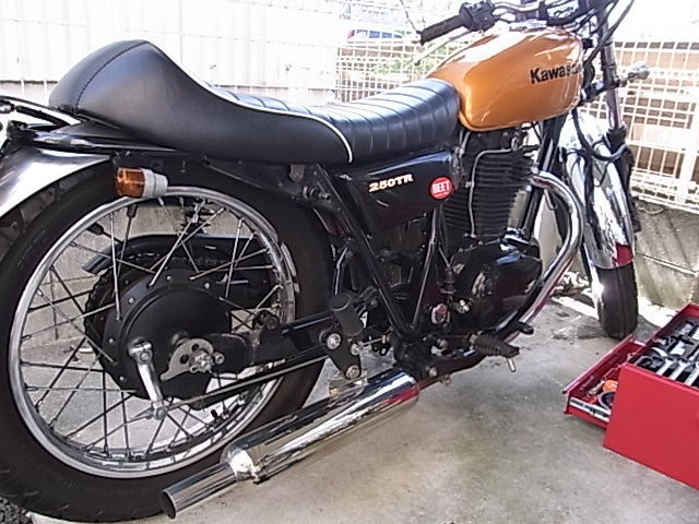 カワサキ250TRに使用 社外リアショック 250TRの純正パーツが入荷しま