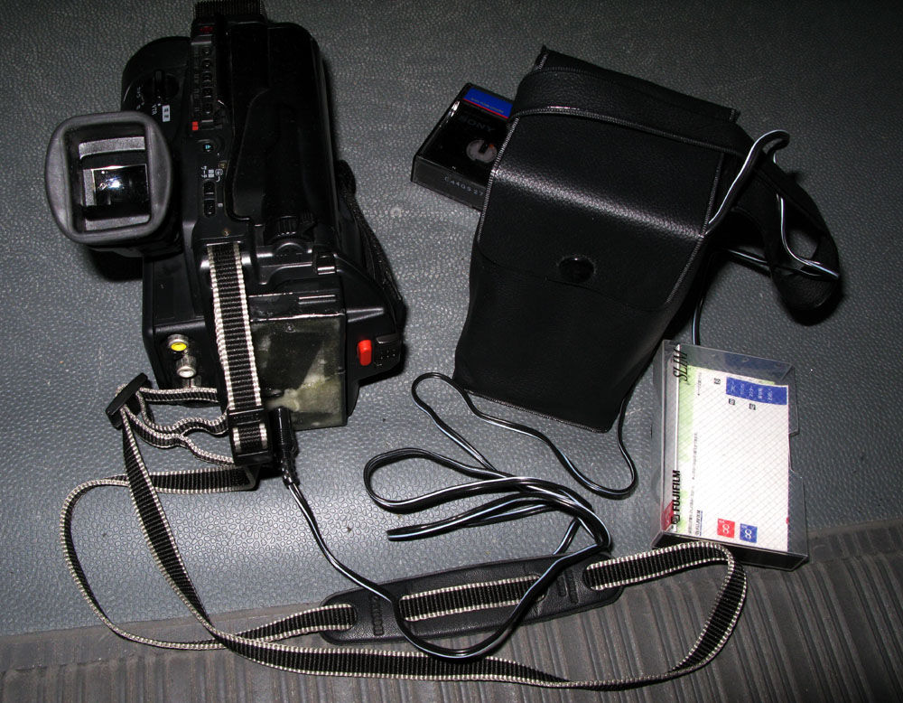 Canon Hi8 8mm ビデオカメラ movie boy E2 Yahoo!オークション -「boy」(8ミリビデオカメラ) (ビデオカメラ