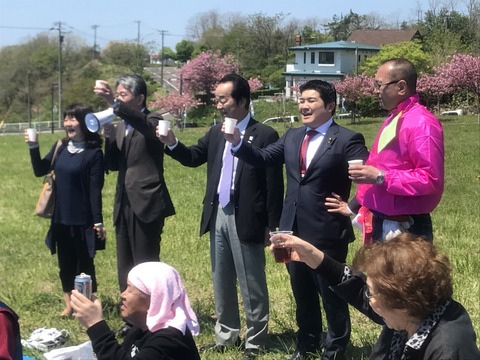 180520滝口道議お花見会2