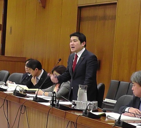 180328農林水産委員会で質問中2