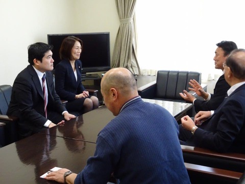 160307徳永エリ参議院議員と日高02JA静内訪問