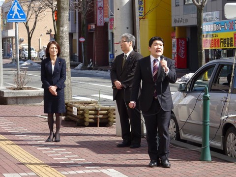 160307徳永エリ参議院議員と日高01静内町街頭演説
