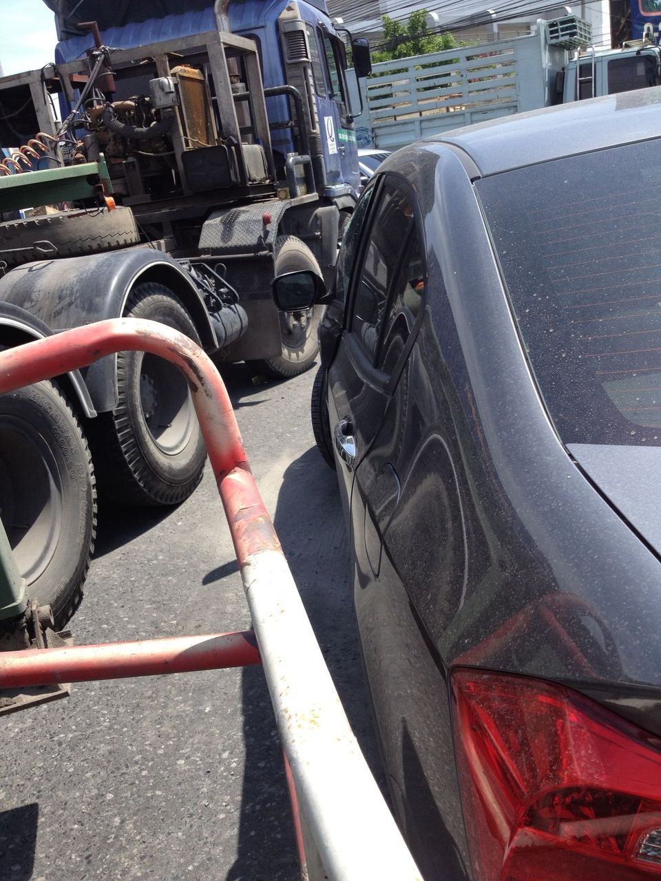 大型車にぶつけられてしまいました タイ バンコク チェンマイ に暮らして