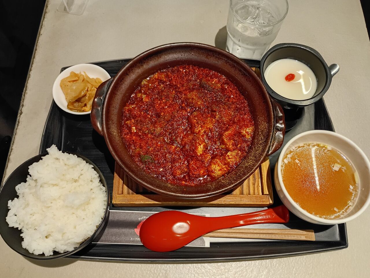 麻婆豆腐定食 ・激辛”赤”。旨いねえ♪ ＠ファイヤーホール4000 虎ノ門