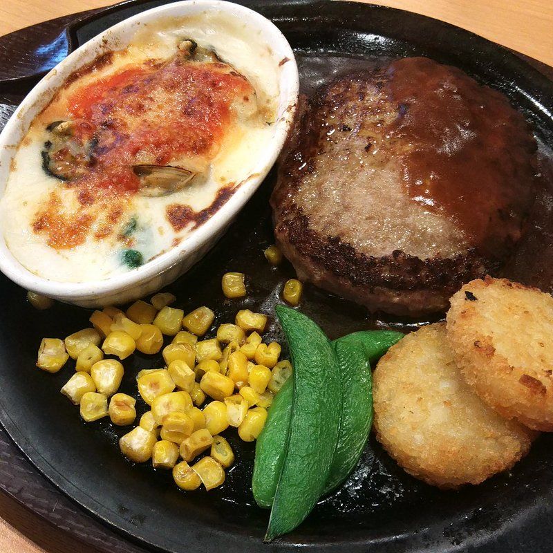 大阪ファミレス食べ歩き外食グルメ 今日の朝食はガスト野田阪神店でチーズインハンバーグ 牡蠣のクリーミーグラタン 大阪グルメタクシードライバー