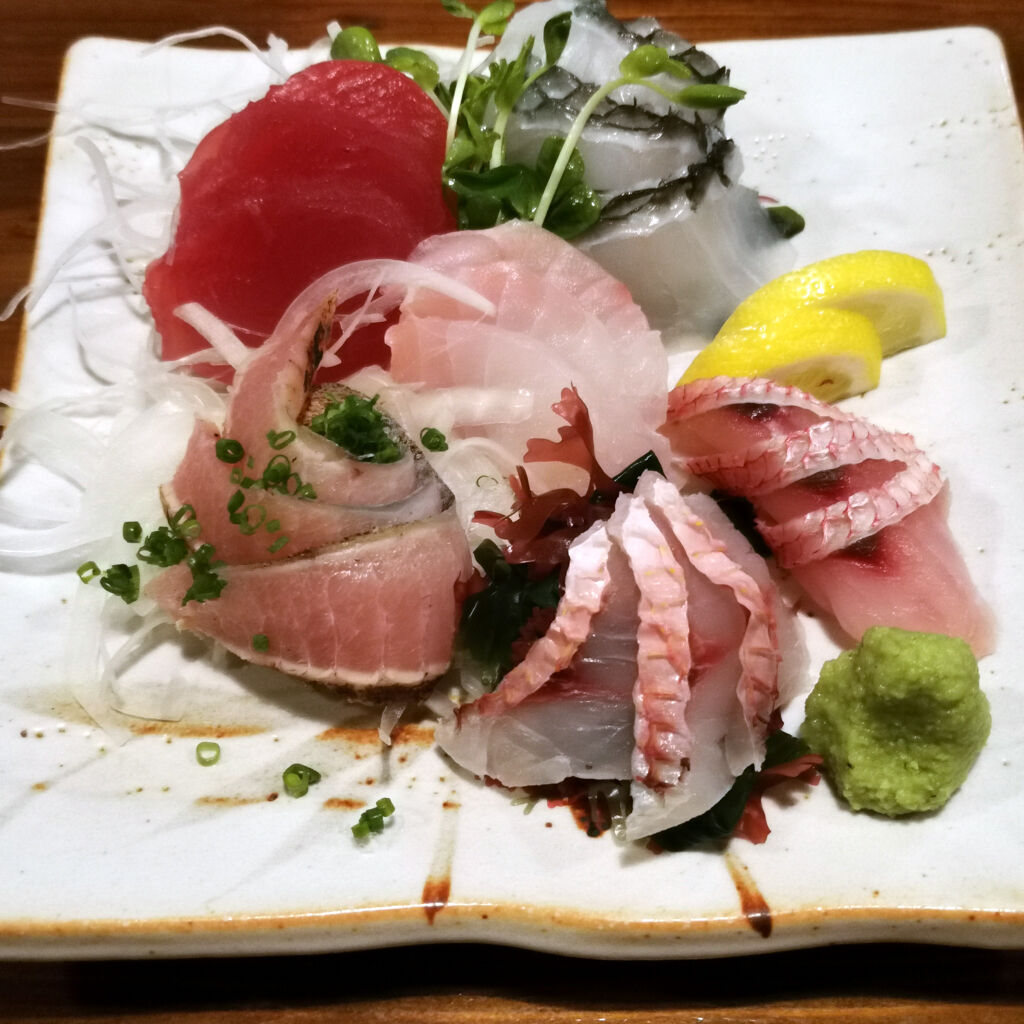 沖縄石垣島食べ歩き外食グルメ。居酒屋まるさ本店。石垣島産にこだわったお店で、ホテルから徒歩で行けた～♪ 予約した方が