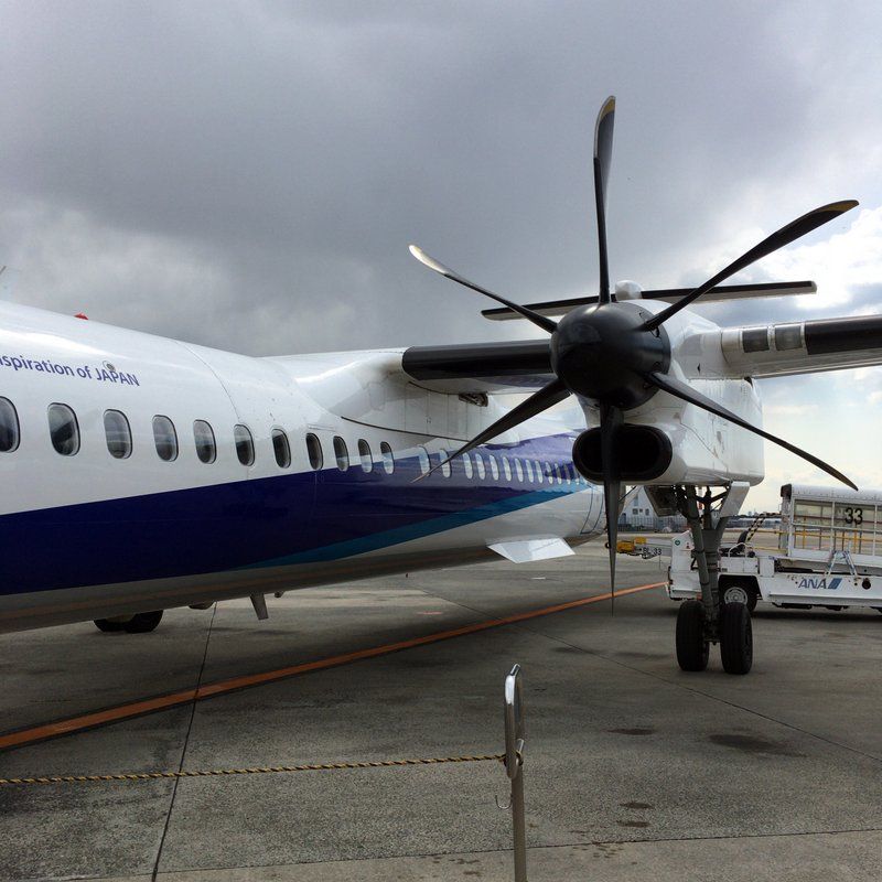 秋田県2泊3日出張旅行で伊丹空港 秋田空港まで乗った全日空ana1653便ボンバルディアdhc8 Q400 天候不良で条件付き運航でも無事到着 運賃は旅割55で11 500円 大阪グルメタクシードライバー