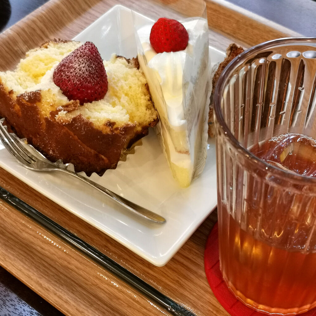 神戸元町食べ歩き 5軒目は元町ケーキでザクロ食べながら休憩 地元で有名な人気スイーツショップ 大阪グルメタクシードライバー