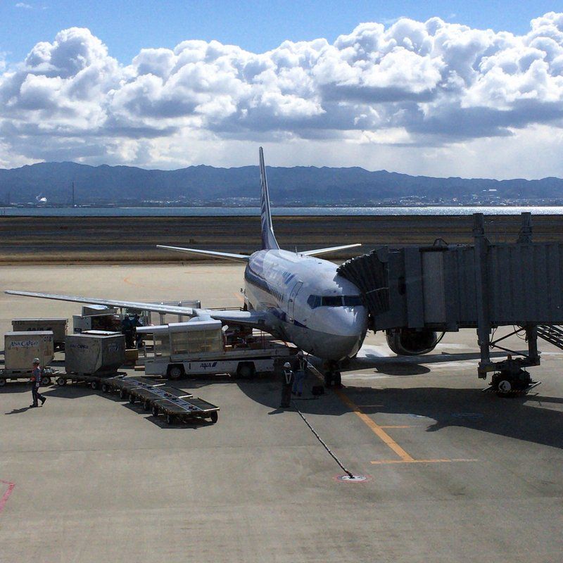 沖縄出張旅行で関西空港 那覇空港まで乗った全日空ana1735便 機体はb737 500 大阪グルメタクシードライバー