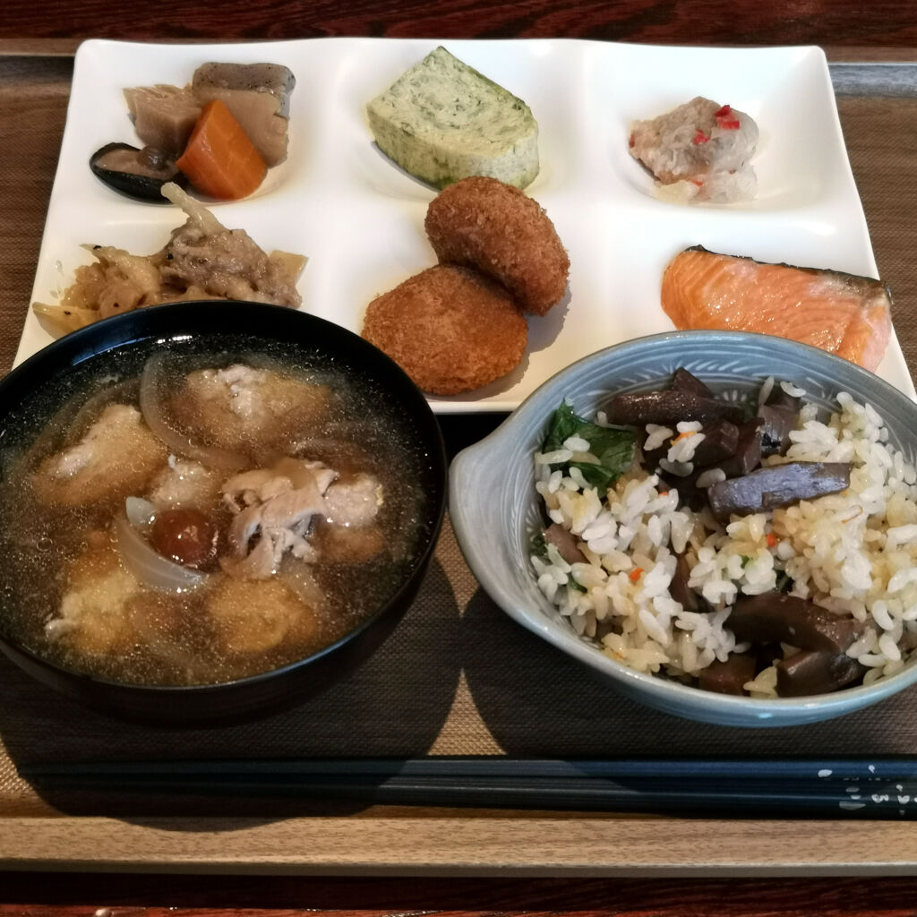 10泊11日北海道旅行記3日目 定山渓温泉ふる川の朝 田舎風和食バイキングの朝ごはん食べて 温泉入って いざ旭川に向けて出発 大阪グルメタクシードライバー