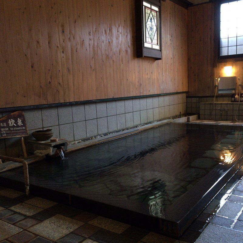 大浴場 源泉長寿の湯 露天風呂 背戸の湯 もちろんここも100 源泉かけ流し 岩井温泉 岩井屋さんのナイスな朝食をゆっくり食べた後はまた温泉 大阪グルメタクシードライバー