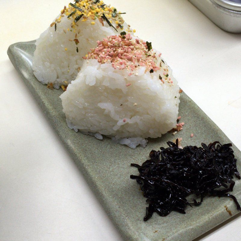 大阪の老舗の老舗メニュー 大阪ミナミ千日前にある天政のカレーそば ネギ多め おにぎり 立ち食いなみの価格設定で安い 大阪グルメタクシードライバー 大阪の老舗の老舗メニュー 大阪ミナミ千日前にある天政のカレーそば ネギ多め おにぎり 立ち食いなみの価格設定で安い 大阪グルメタクシードライバー