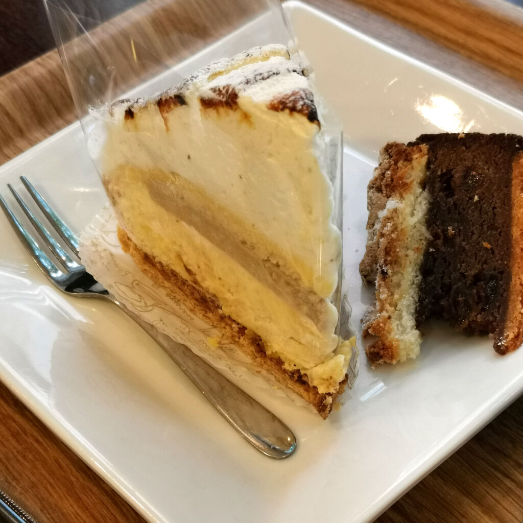 神戸元町食べ歩き 5軒目は元町ケーキでザクロ食べながら休憩 地元で有名な人気スイーツショップ 大阪グルメタクシードライバー