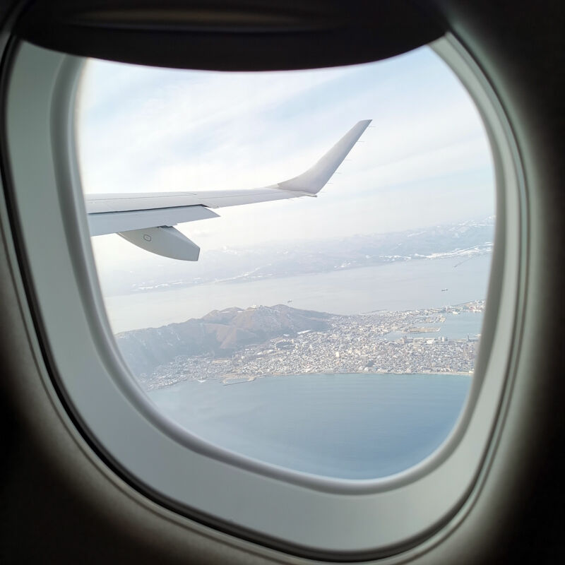 道南函館旅行記 帰りの飛行機は函館空港13時分発の日本航空jal2124便で関西空港までひとっ飛び 上昇中に揺れて怖かった 大阪グルメタクシードライバー