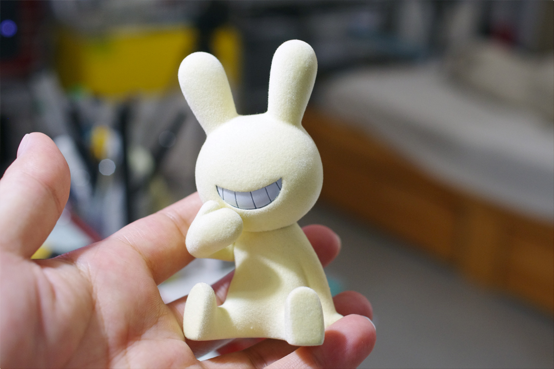 □INSTINCTOYクオリティのフロッキー加工を施されたBLACK RABBiT : に