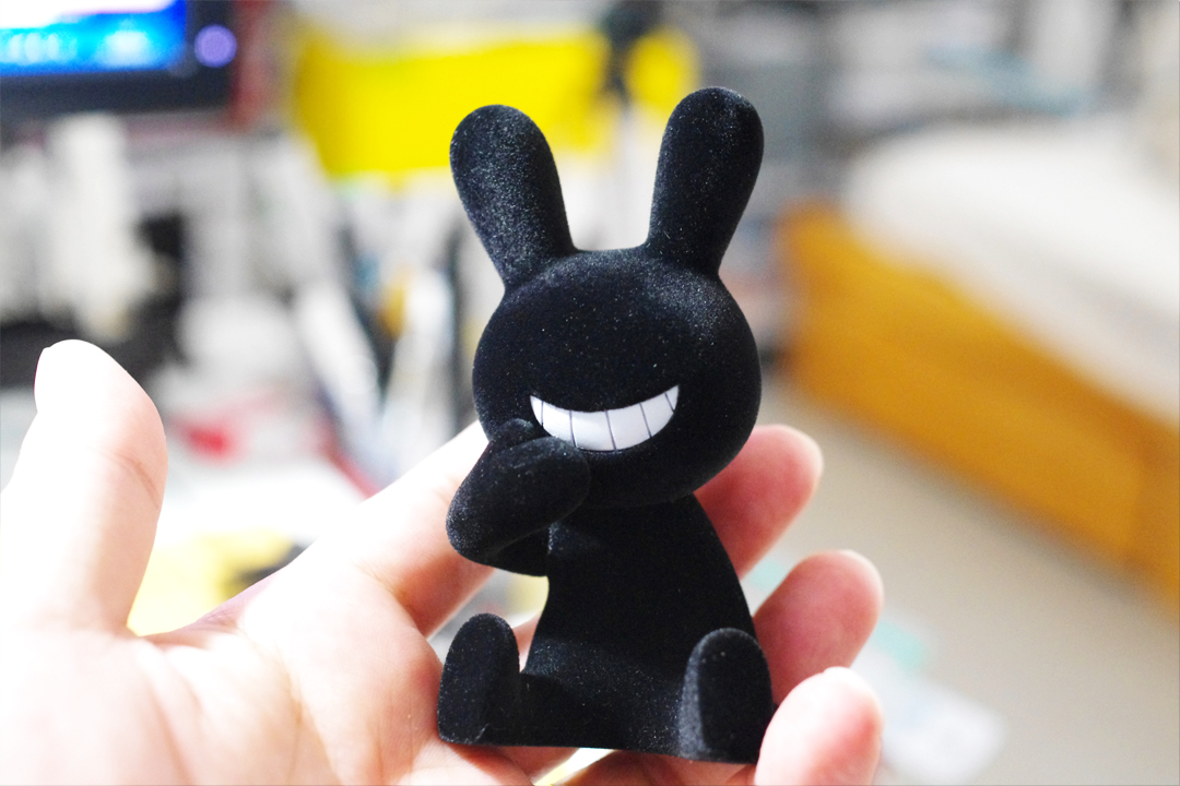 □INSTINCTOYクオリティのフロッキー加工を施されたBLACK RABBiT : に