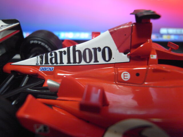 マルボロ仕様 ビッグスケールF1コレクション フェラーリF2002 1/24