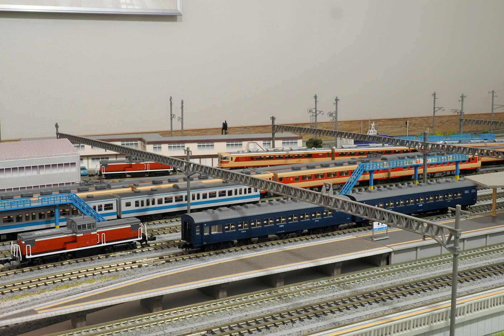 KATO 3040-1 EF58 66 竜華機関区/10-1881 夜行鈍行「はやたま」 : ど