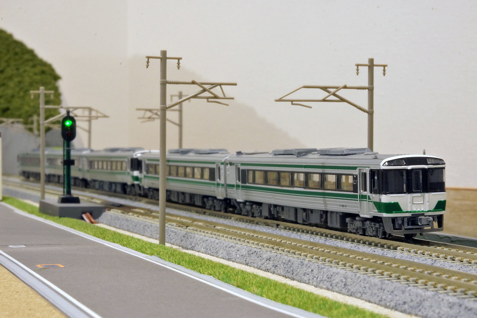 新河岸 マイクロエースキハ185普通列車仕様 鉄道模型】マイクロエース キハ185系お召 4両セット開封動画【N