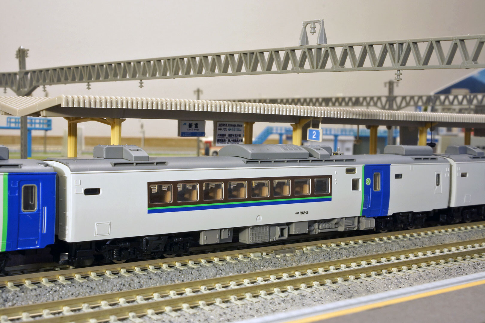 K商品です。 JR キハ183系特急ディーゼルカー(おおぞら・HET色)セット｜製品