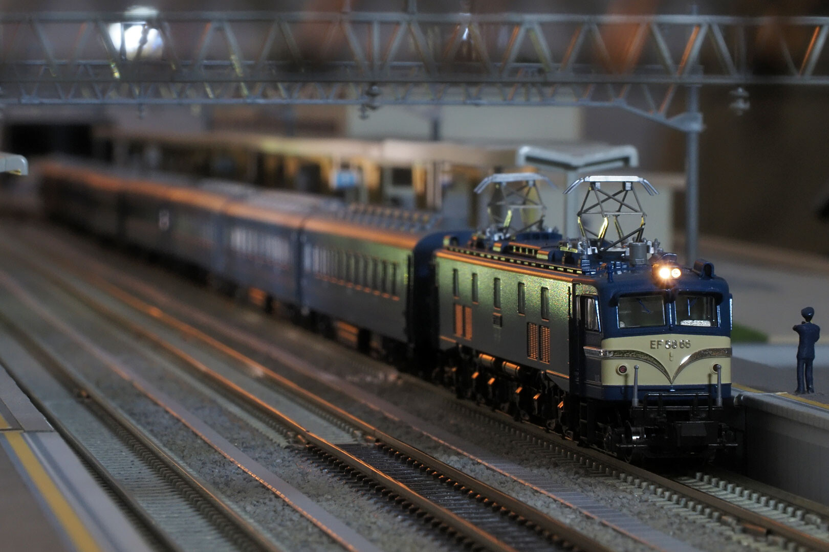 KATO 3040-1 EF58 66 竜華機関区/10-1881 夜行鈍行「はやたま