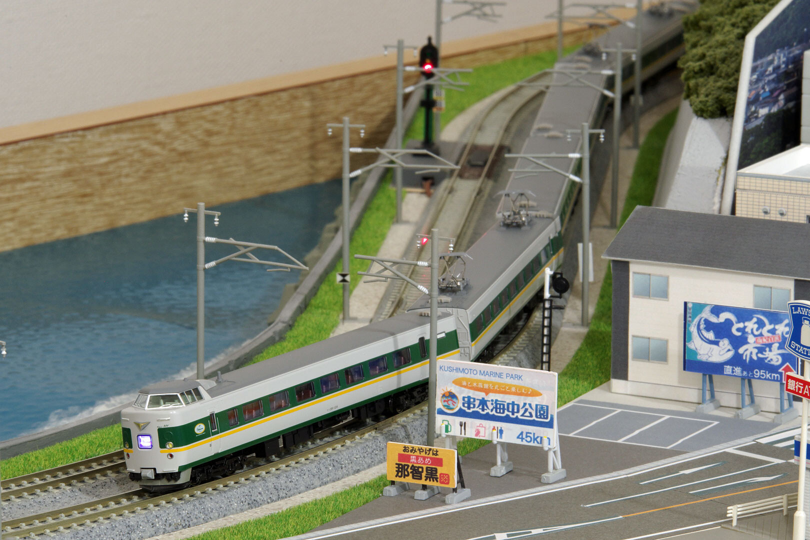 KATO 10-1777/1778 381系「やくも」(リニューアル編成) : ど KATO 10-1777/1778 381系「やくも」(リニューアル編成) : ど