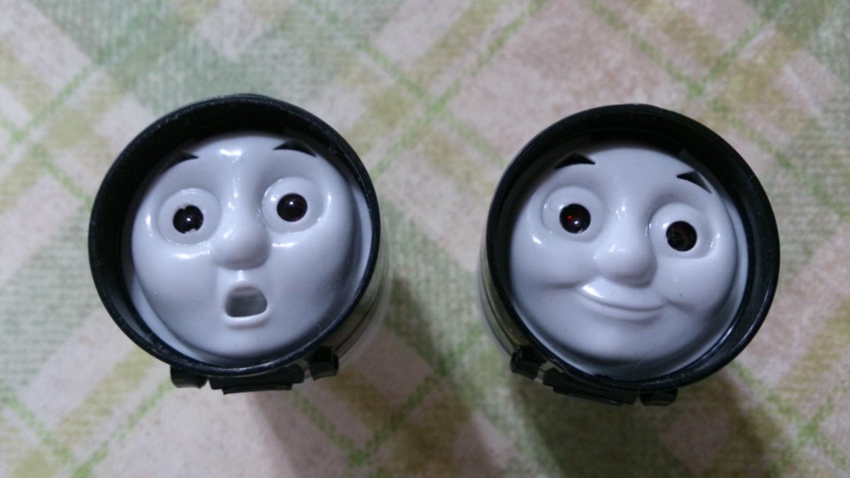 ホラー トーマスラムネのふたに裏から赤いライトを当てると www まとめッター ホラー トーマスラムネのふたに裏から赤いライトを当てると www まとめッター