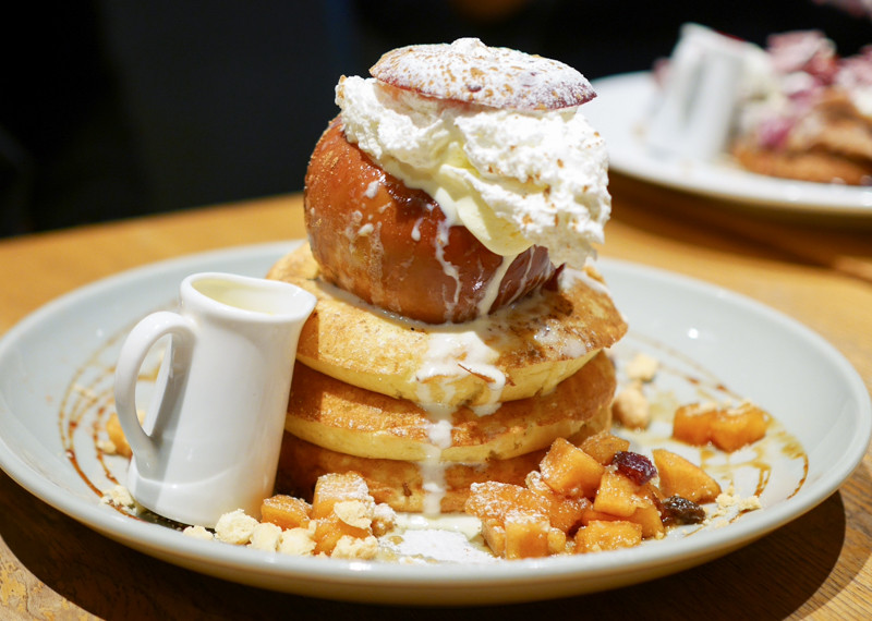 有楽町 カフェ ブックス ビブリオテーク 東京 有楽町 期間限定 丸ごとリンゴのパンケーキ パンケーキ部 Pancake Club Powered By ライブドアブログ