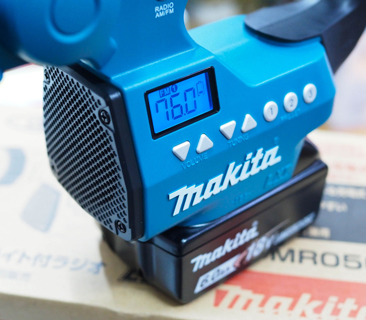 マキタ 充電式ライト付ラジオ MR050 : 大塚タナカblog