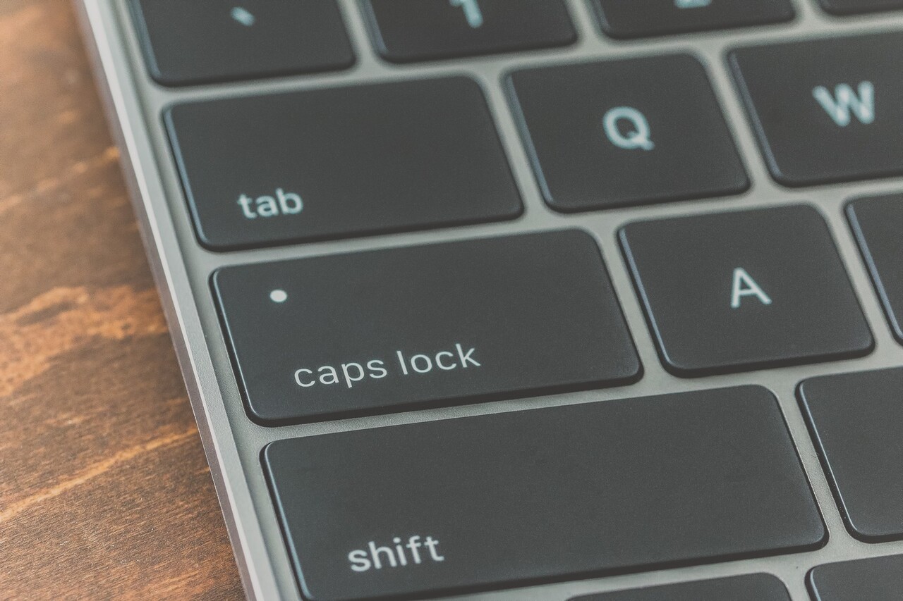 悲報 Capslockさん 枕営業でキーボードに居座る淫乱ゴミ女だった それな速報 悲報 Capslockさん 枕営業でキーボードに居座る淫乱ゴミ女だった それな速報
