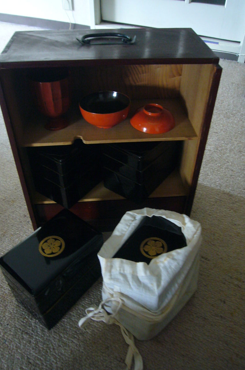 【骨董品】大正時代 塗弁当箱 骨董品】大正時代 茶屋 塗弁当箱 箱あり 大正元年柴田新助