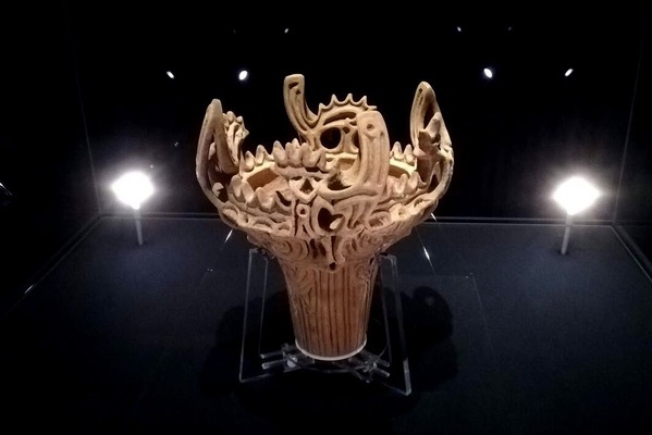 笹山遺跡　火焔型土器（深鉢型）