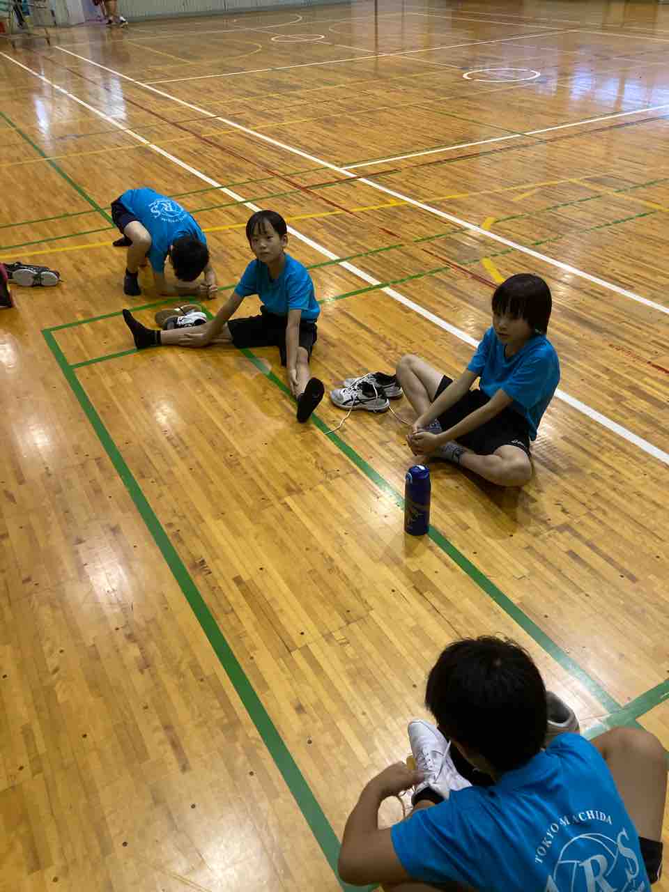 女子小学生 ストレッチ 練習後もストレッチ : ARS(町田の小学生バレーボールチーム)保護者ブログ