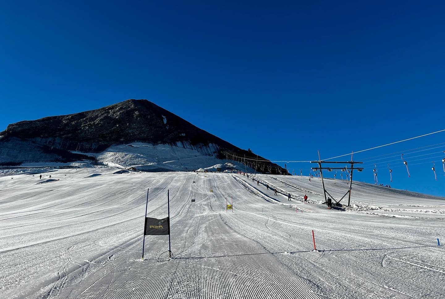 氷河を滑る ほぼ崖！ウィスラーの超上級者コースを滑って雪崩で埋まった