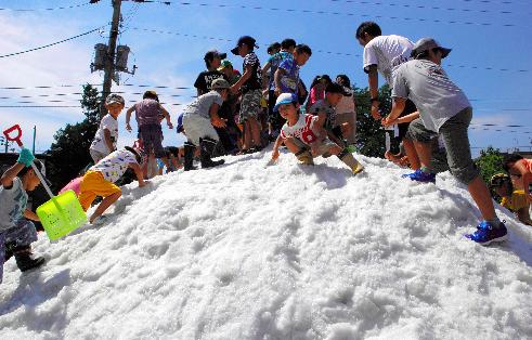夏の雪まつり 成功の裏には 新潟 クラブアルペン情報局