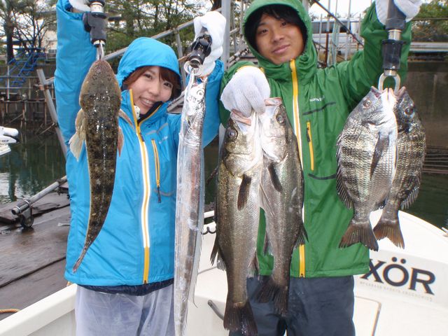 名古屋港　クロダイ　マゴチ　タチウオ　シーバス