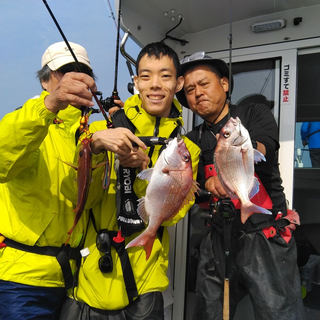 KIMG1610_01_BURST1001610_COVER