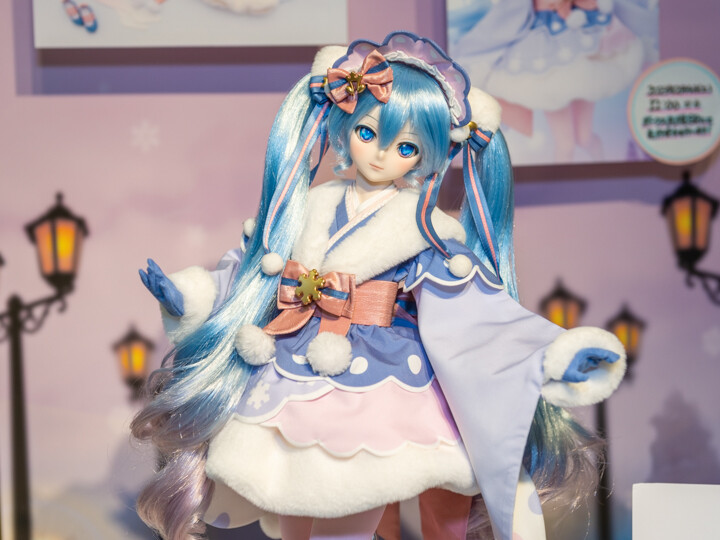 ボークス札幌＆秋葉原、冬麗(ふゆうらら)ドレスセット展示 : 自由な色