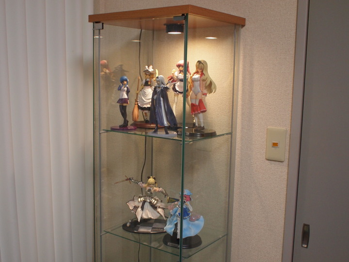 ガラス棚 Detolf の照明を考えてみた 自由な色で広げたい