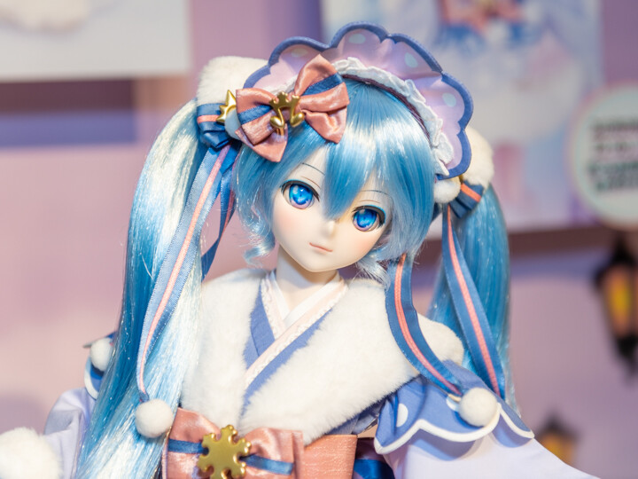 ボークス札幌＆秋葉原、冬麗(ふゆうらら)ドレスセット展示 : 自由な色