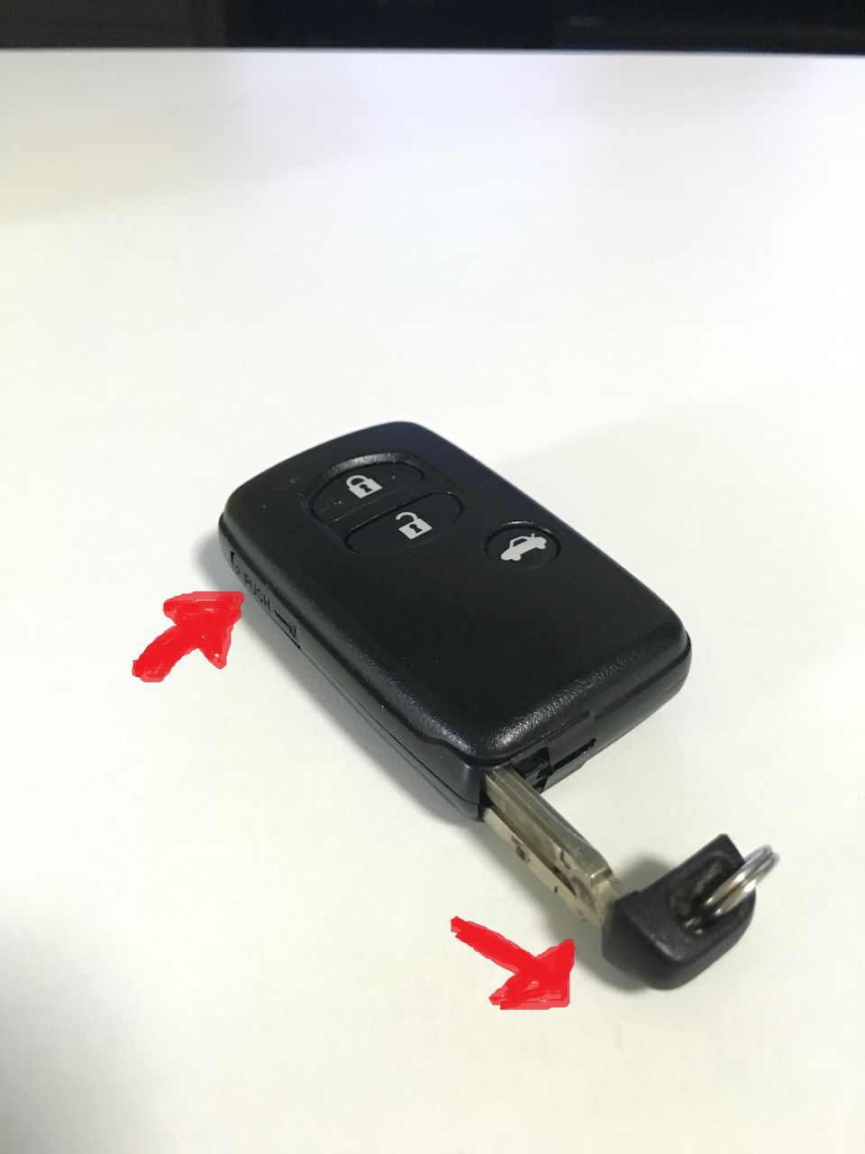 トヨタ８６ スマートキー電池交換 Technology Lab