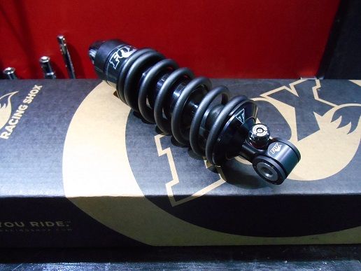 FOX VAN R リアサスペンション