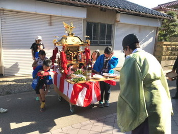 若宮さんが神輿のお祓い