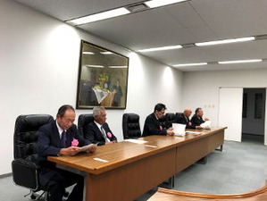 ず2鵑6人受賞されます