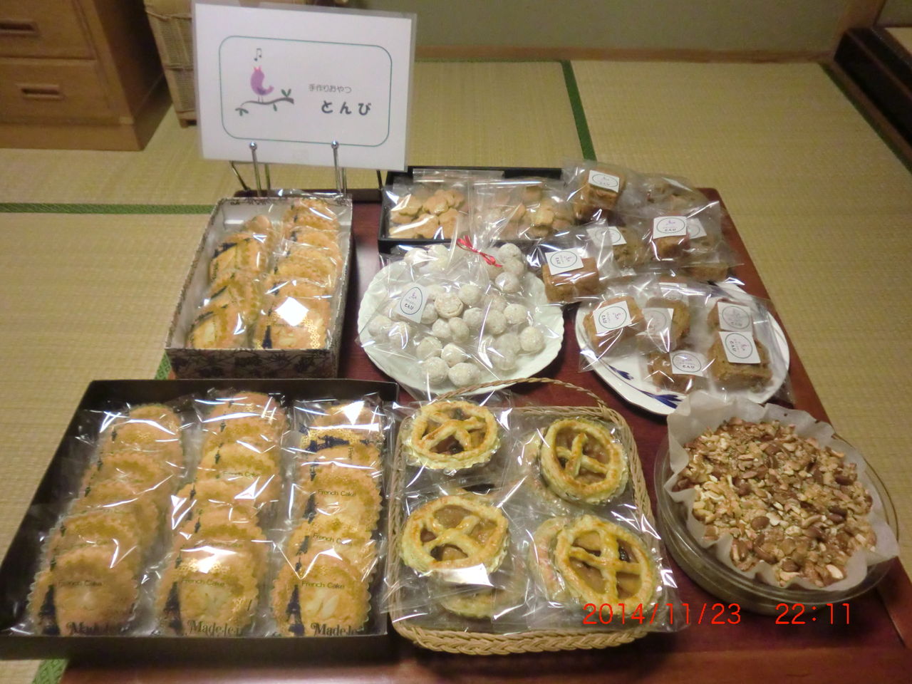 今年もバザーの季節がやって来ました なぜかその前に活況 手作りおやつ とんび