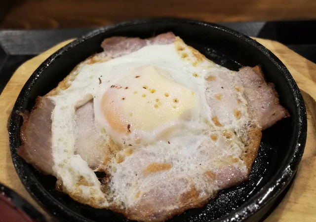 しんぱち食堂朝定食|豚バラ目玉焼き定食は、食材がおいしいから満足度が高い